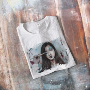 Printed T-shirt for women with girl doing make-up