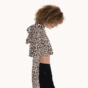 Cropped hoodie with leopard print and long sleeves, draw strings side view